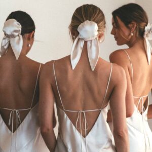 Accesorii de nunta: ochelari, batiste, fundite si agrafe in trend