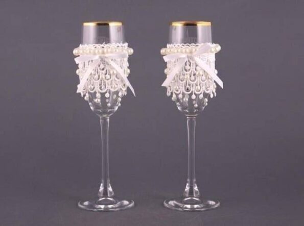 Pahare de nunta DIY: Idei creative pentru decorarea paharelor mirilor
