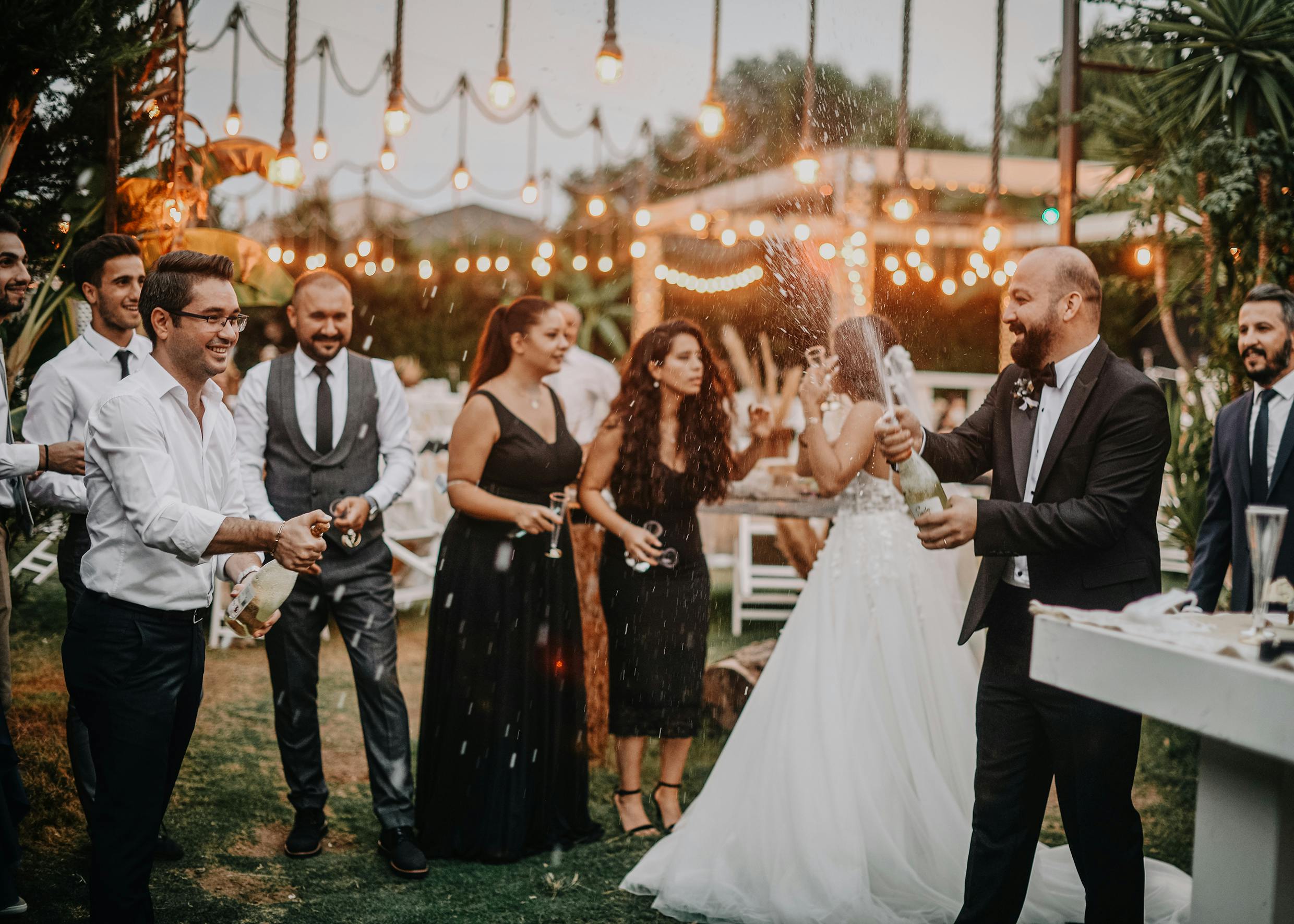 Tipuri de invitati la nunta – Cine sunt si cum ii recunosti
