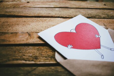 Invitatii online sau Invitatii printate? Analiza Completa Pentru Alegerea Perfecta